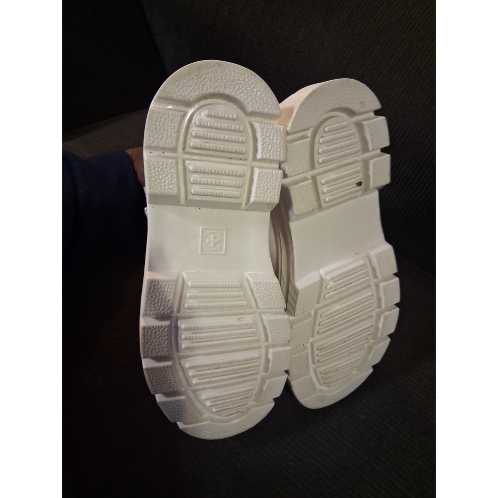 Dr. Martens Combs W Combat Boots Womens Sz 7 US All White Air Wair - Picture 7 of 8